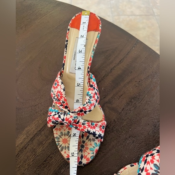 Jimmy Choo London kitten heel sandals. Abstract canvas material and leather - Picture 6 of 10